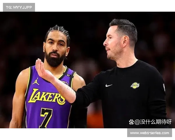 里夫斯复出替补出战，湖人阵容深度增强